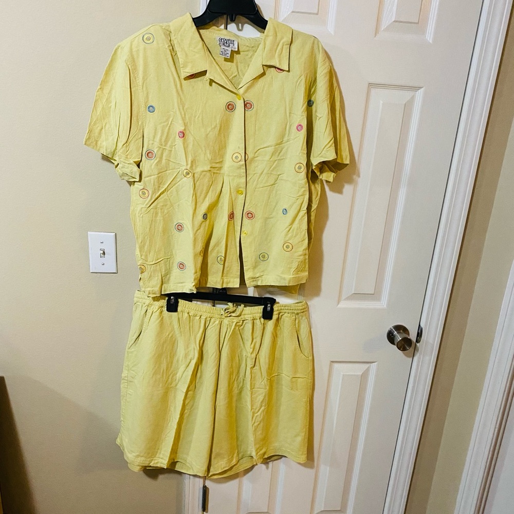 🚨🎁 100% silk Vintage Cervelle 2 piece designed short set!!! 3 X women!💛🌞